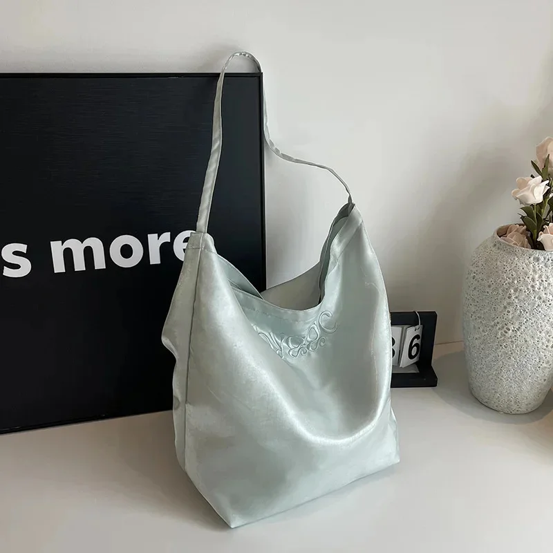 Korean New Fashion Satin Handbag Silk Tote Bags Women\'s Handbag Niche Design Shoulder Bag Fashion Leisure Commuter Bucket Bag