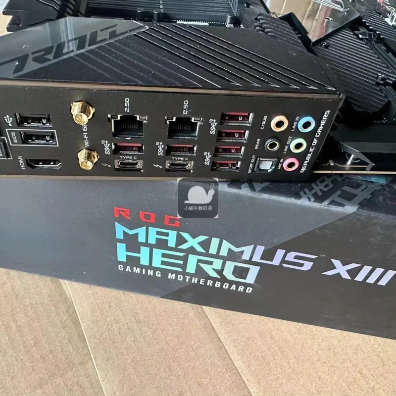 محاصر لـ ASUS ROG MAXIMI XIII HERO Player Country، واجهة Thunderbolt 11900K