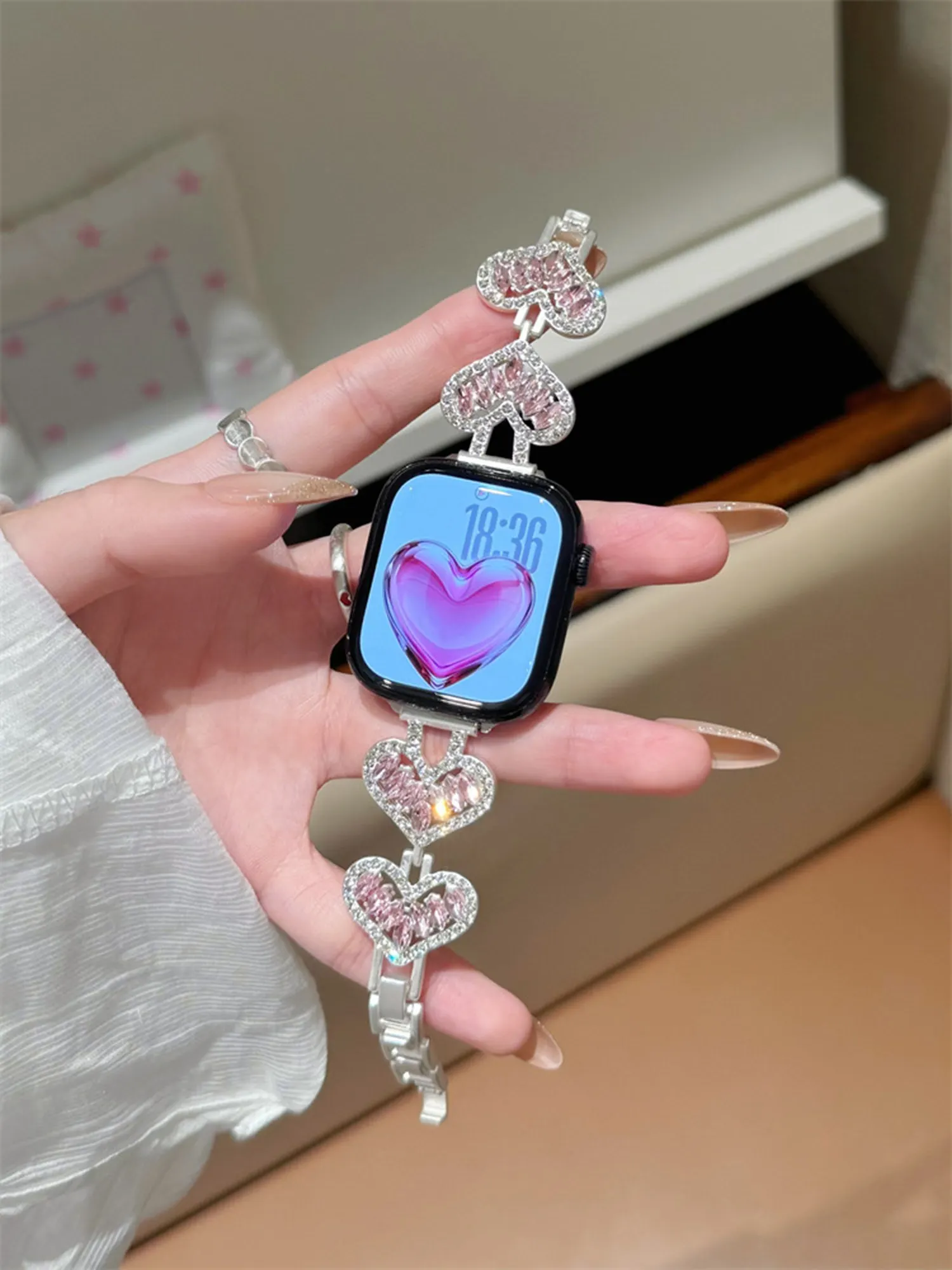 Beautiful big heart-shaped chain metal strap For Apple Watch band women Series S11/10/7/6/5/9 40mm 41mm 38mm 42mm 44mm 45mm 46mm
