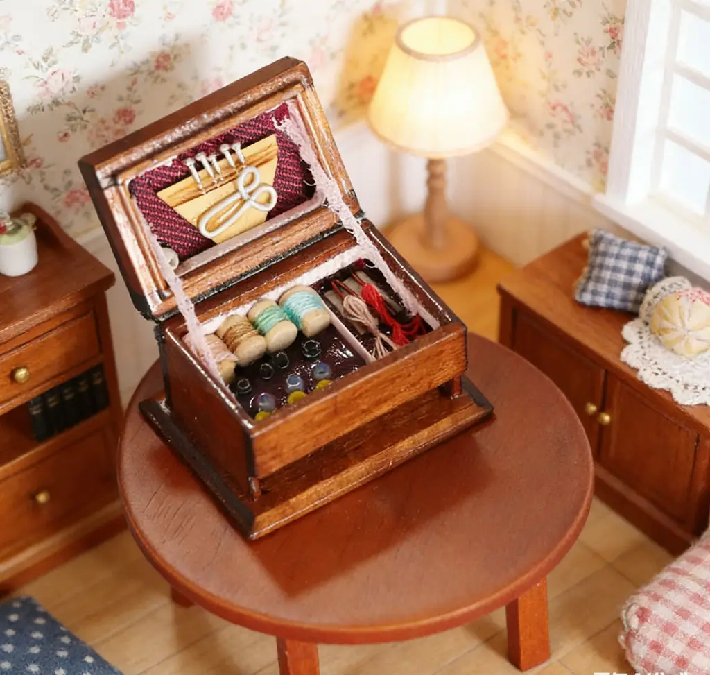 3 szt. Miniaturowe akcesoria meblowe do domku dla lalek w skali 1:12 - Vintage szkatułka na szycie babci z nicią, dekoracja sceny z maszyną do szycia