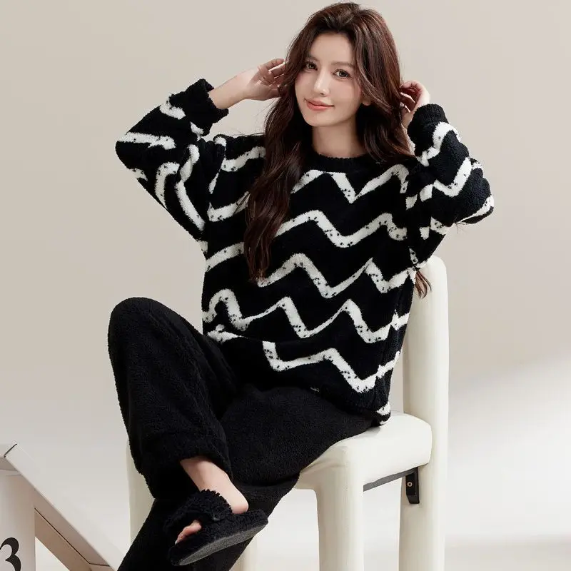 Ropa de dormir holgada informal para mujer, estilo americano y europeo, invierno 2021, nueva ropa gruesa y cálida para el hogar, conjunto dulce de moda para estudiantes