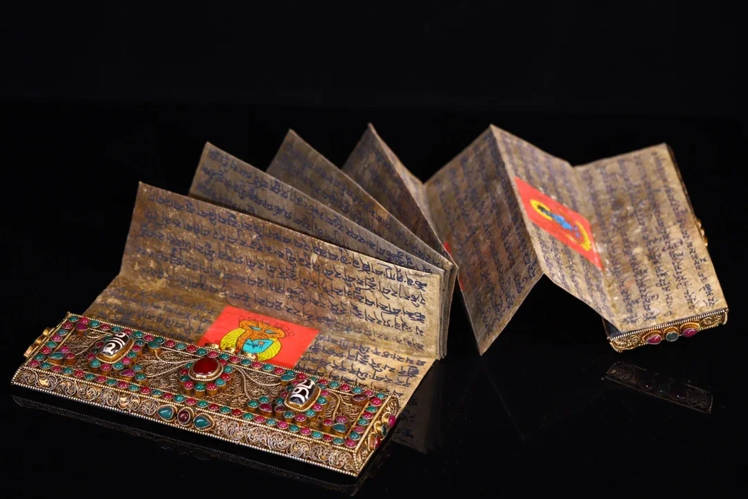 

9"Tibetan Temple Collection Old Scripture Tibetan silver Gilded Mosaic Gem gZi Beads Old Scripture chanting Worship Hall