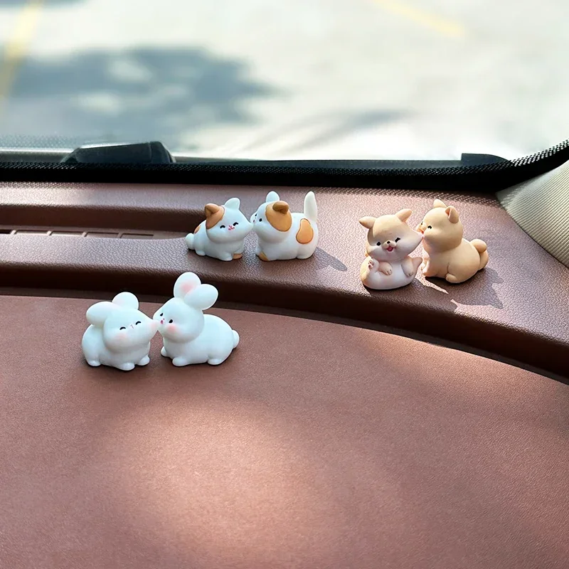 2Pcs Cartoon Kiss Face Rabbit Kitten Doll Ornaments Funny Resin Ducks Frogs Figurines Ornaments Car Interior Dashboard Ornaments