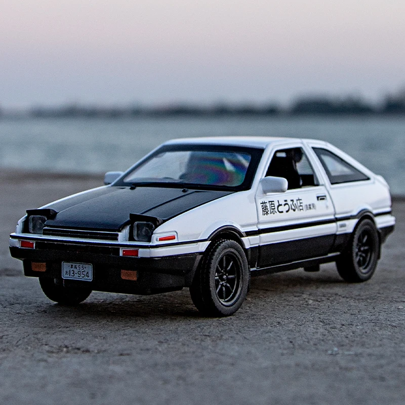 1:32 AE86 Auto giocattolo in lega di metallo Fonde sotto pressione Veicoli Decorazione Modello in miniatura Scala Raccogliere regalo Bambini Ragazzo Tirare indietro Luce sonora