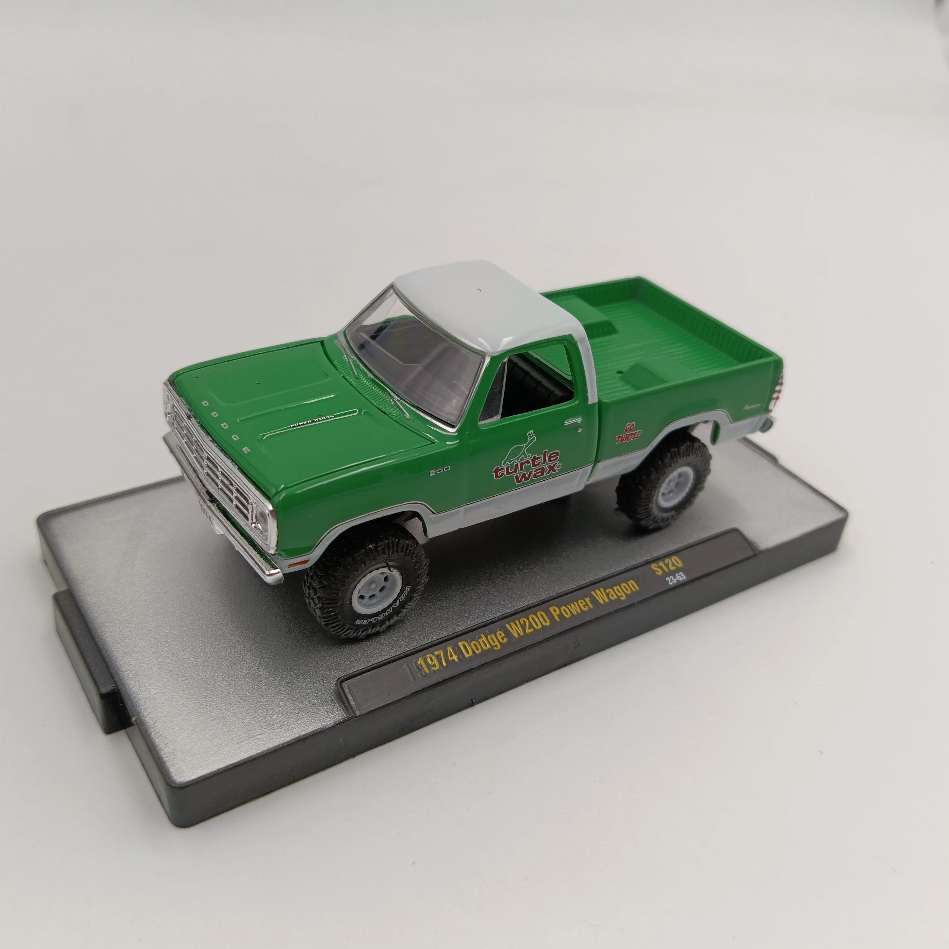 M2 Machines 1/64 1974 Dodge W200 Power Wagon Die-cast alloy car model collection display child gift