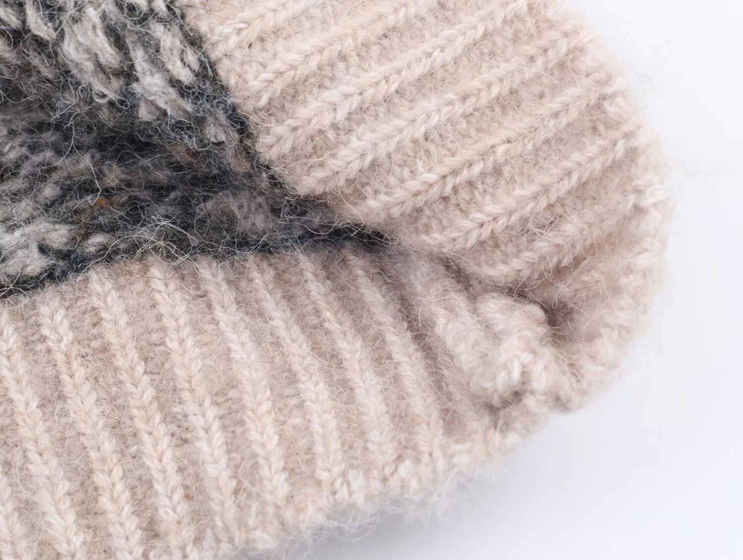 Maglione lavorato a maglia a maniche corte con ricamo jacquard semplice temperamento casual da donna nuovo inverno