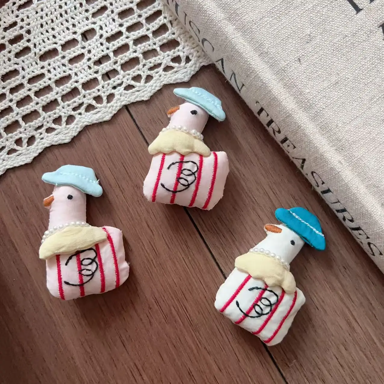 Premium Portable Handmade Fabric Adorable Cute Duck Brooch DIY Pin Pendant for Shoes Hats Bags Clothing Accessories