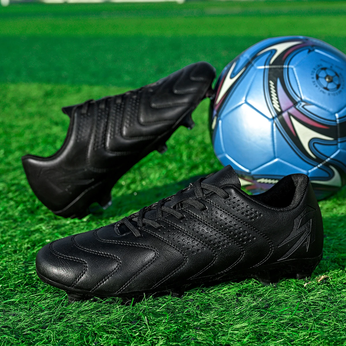 

Grass Specific AG/FG Soccer Shoes，TPU Tough Sole Structure，PU+Fabric Breathable Upper，Anti-abrasion Non-slip Teenager Match Shoe