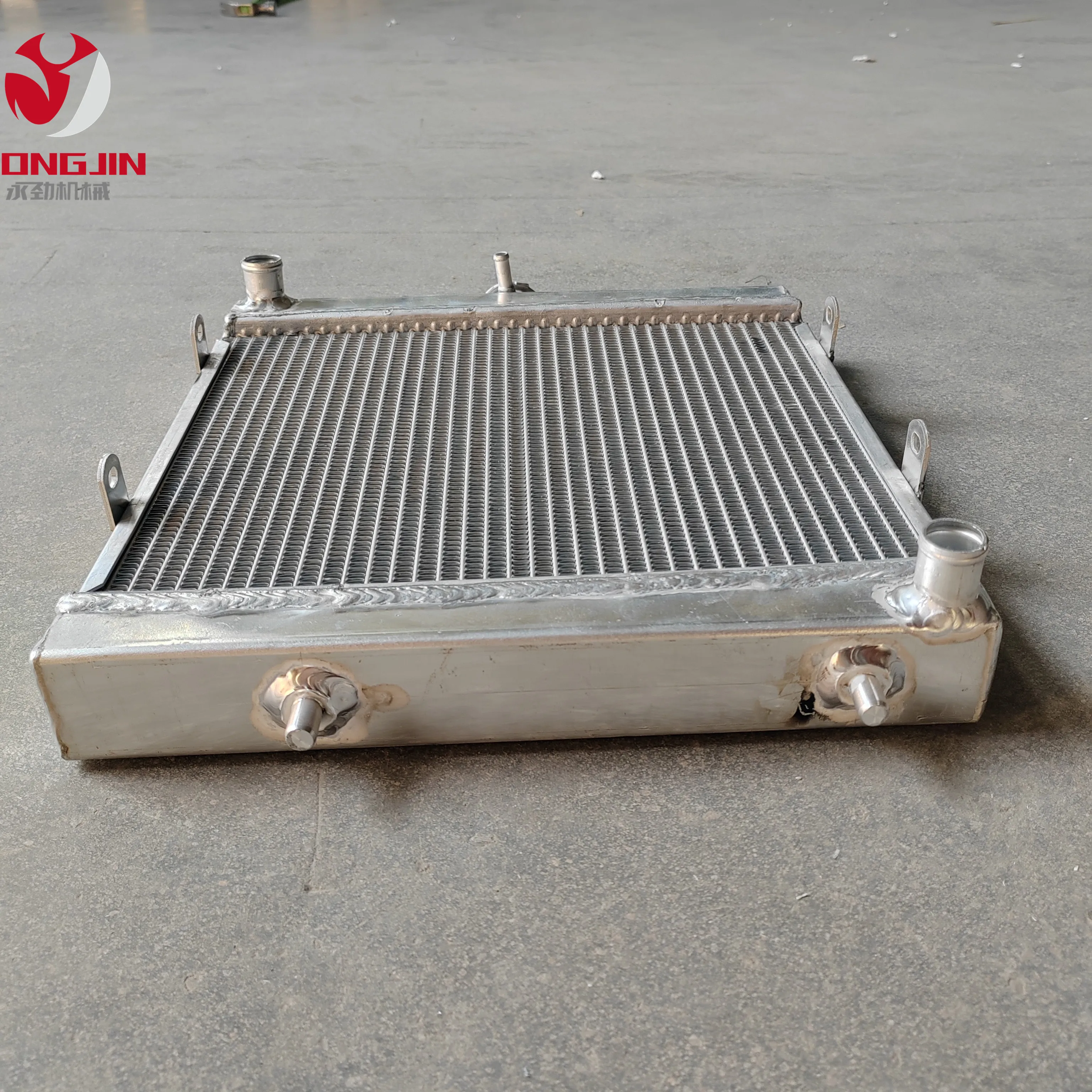 Radiateur à eau de haute qualité entièrement en aluminium YM 10 pour excavatrice Yanm- en stock