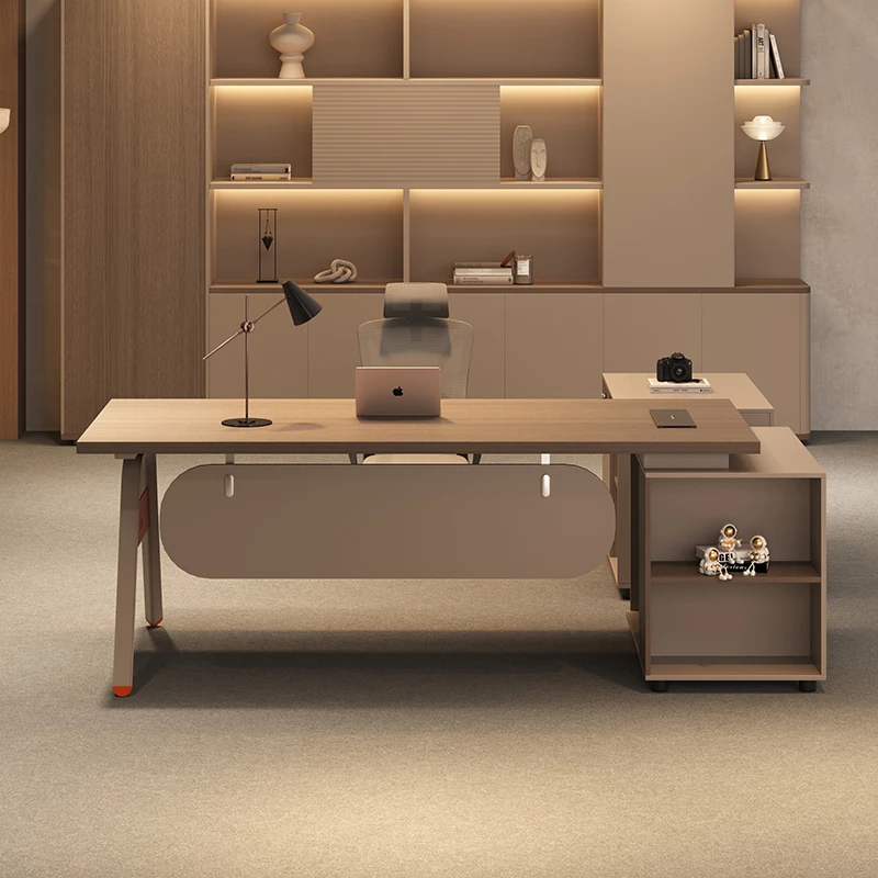 Рисунок 3 - Современный настольный стол для руководителя