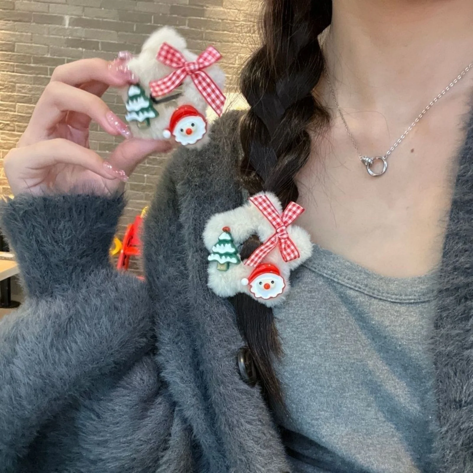 Simpatiche fermagli per capelli in peluche di Natale: design di Babbo Natale e albero di Natale, accessori per capelli festivi per donne e ragazze, perfetti per feste e tutti i giorni