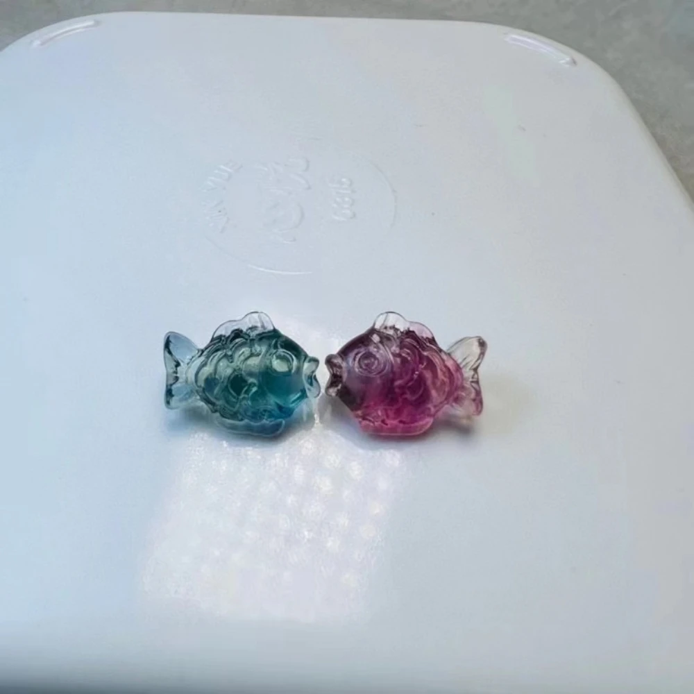 Natural Stone Rainbow Fluorite Small Fish Carvings Crystal Healing Stone Craft DIY Figurine Home Room Decor Ornament Spiritual
