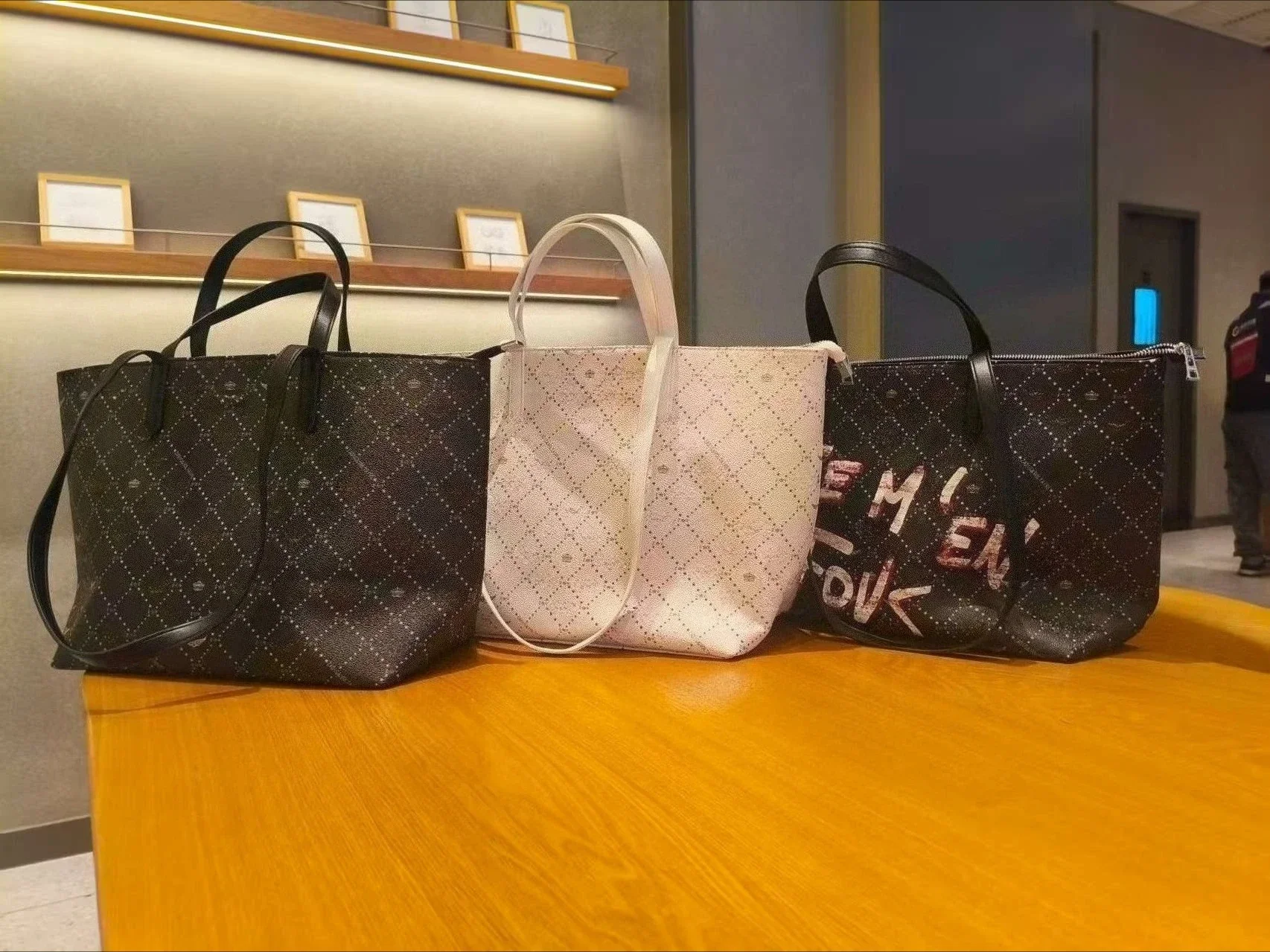 

Fashion Commuter Tote Bag Large Capacity Portable Shoulder Spring Summer New Bag