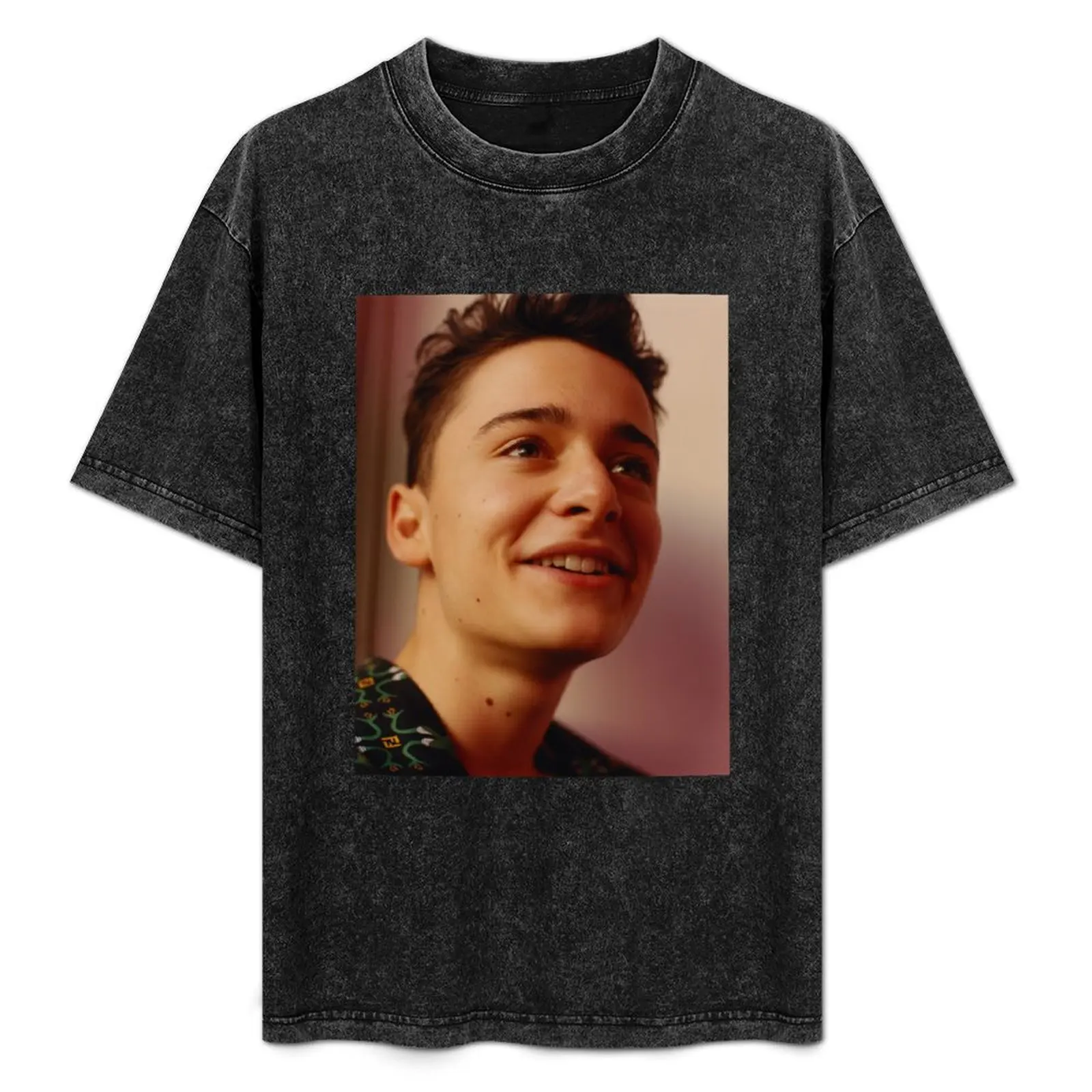 

Noah Schnapp T-Shirt funny costumes essential t shirt Short sleeve tee men