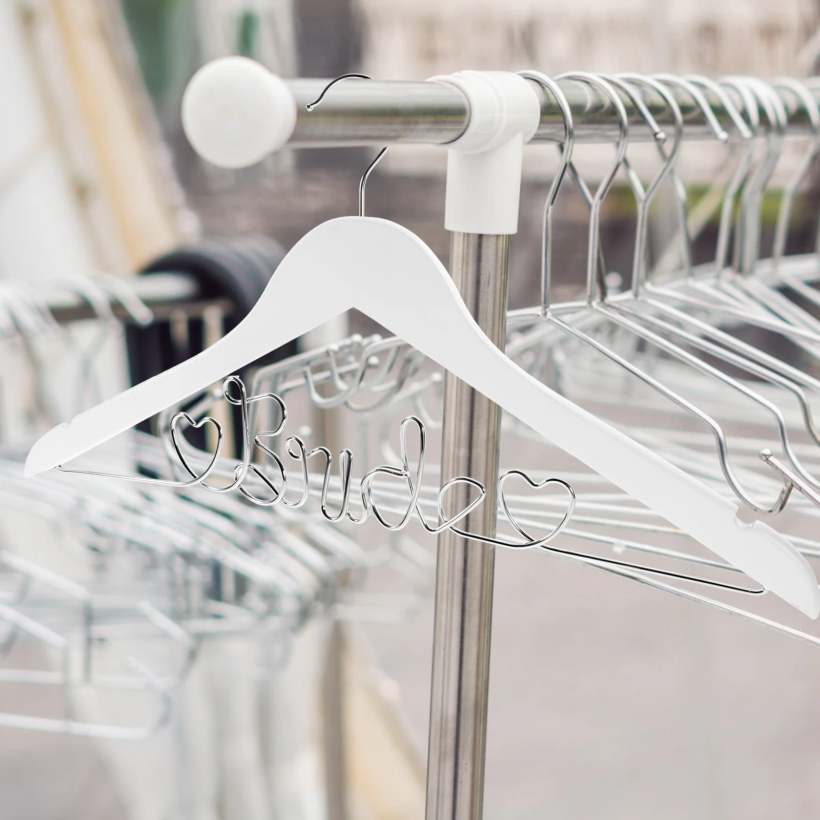 

Wedding Dress Hanger Natural Solid Wood Metal Bride Shape Anti-Slip Clothing Rail For Bridal Shop Wedding Fair Display Garment