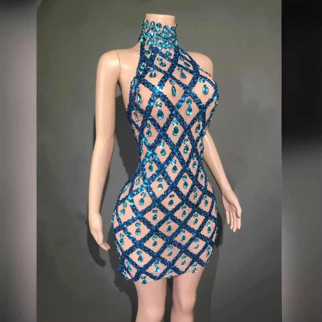Seksowna, prześwitująca sukienka z siateczki, zdobiona wodnymi kryształkami, z odkrytymi ramionami, dopasowana, krótka spódniczka, idealna na bankiet, wieczorne bal, dla prowadzącej, piosenkarki.