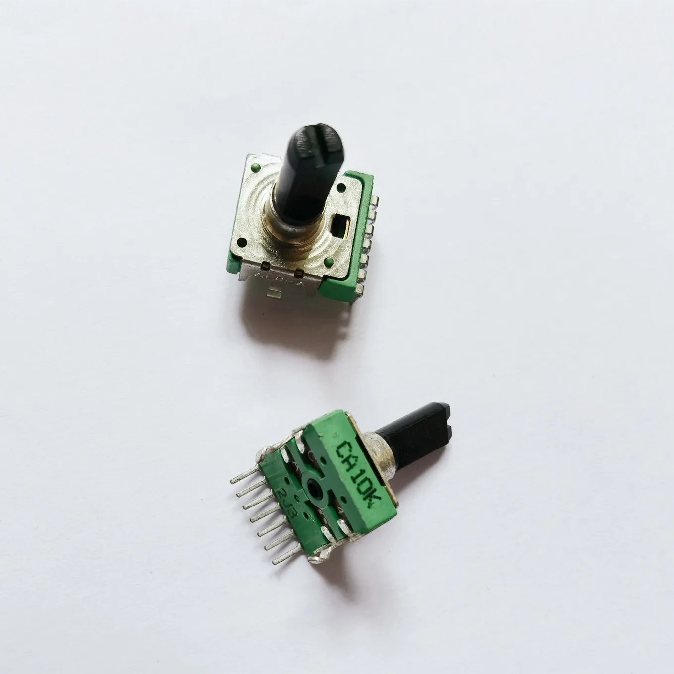 Original new 100% 142 Type vertical 7pin double potentiometer CA10K handle length 18MMF with middle point (SWITCH)