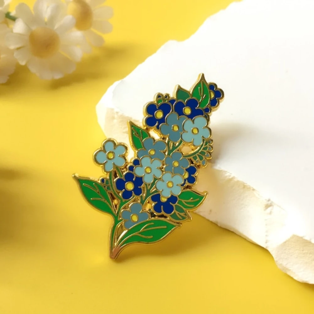 Forget-me-not Hard Enamel Pin Beautiful Flower Metal Badge Floral Brooch for Jewelry Accessory Gifts for Women Girls Wholesale
