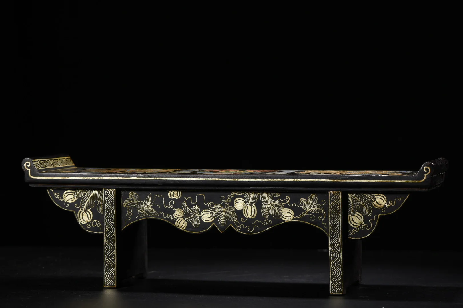 Wood lacquerware Outline in gold flower Two dragon texture Qiao case tea table Appreciation Table screen Amass wealth Ornaments