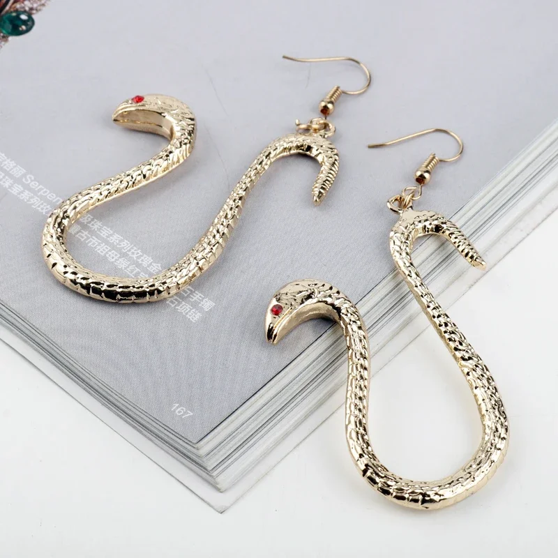 أقراط أنيمي بوا هانكوك للرجال والنساء ، ترصيع الأذن ، مقاطع ، دلايات ، إكسسوارات تأثيري ، شخصية ، هدايا مجوهرات