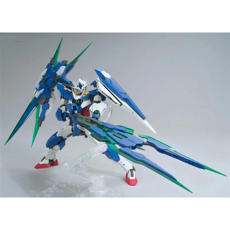 バンダイオリジナル MG ガンダム 00 カン T GNT-0000 1/100 アニメアクションフィギュア組立モデルおもちゃギフト子供のためのグッズキット