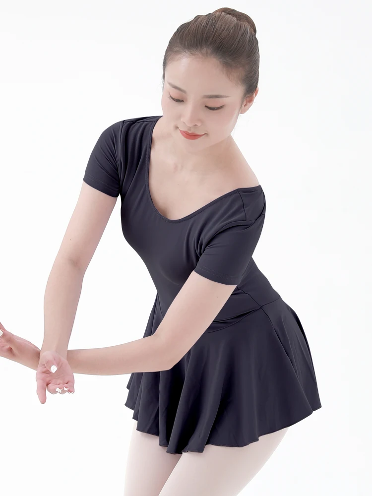 Strój baletowy do ćwiczeń, damski, krótki rękaw, dopasowany krój w kształcie liścia.