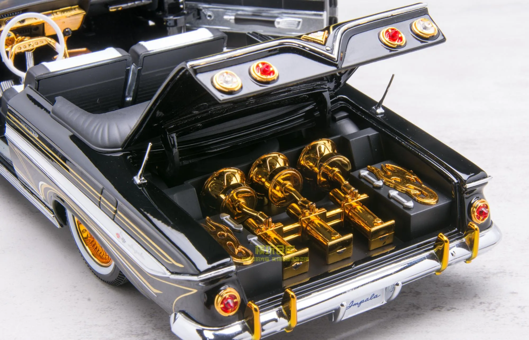 1:18 Chevrolet Impala Lowrider 1961 alloy die-cast miniature