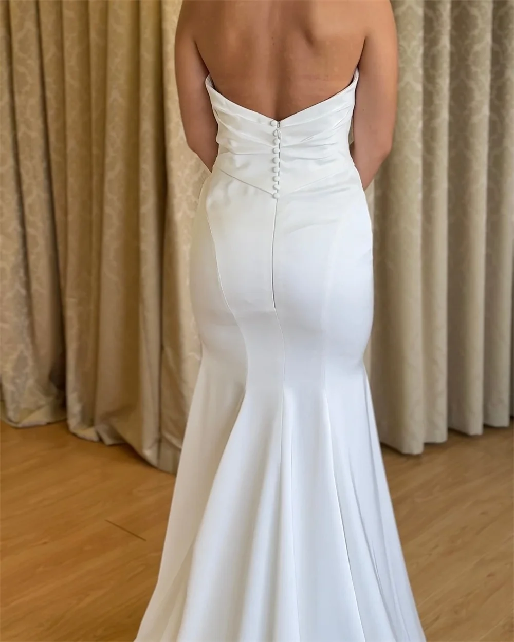 カスタマイズされたホワイトジャージー Vestido デノビアマーメイドコートトレインウェディングドレスシンプルな V ネックノースリーブボタンバックブライダルドレス