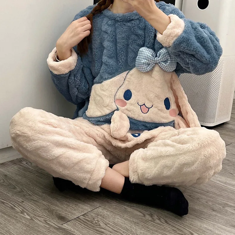 Cartoon Cute Cinnamoroll Nightwear Set di vestiti per la casa in velluto corallo spesso e caldo da donna Regalo di Natale di Halloween Autunno/Inverno