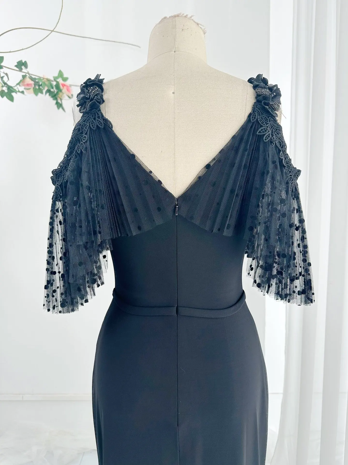 Falda de vestido de noche con cuello en V profundo negro, vestido de sirena súper delgado que muestra la figura, vestido de fiesta, banquete, manga corta, negro, M2247