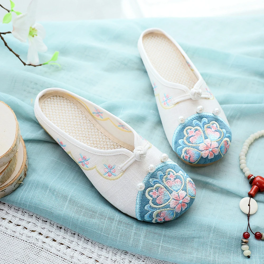 Veowalk Women Soft Cotton Fabric Embroidered Closed Toe Slippers Retro Ladies Casual Comfortable Mules Home/Outside Shoes