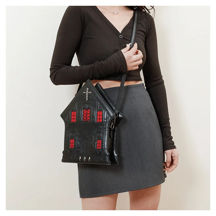

Персонализированная женская сумка через плечо с заклепками и крестом, новинка 2025 года, забавная сумка в форме дома на Хэллоуин, большая вместительная темно-черная квадратная сумка