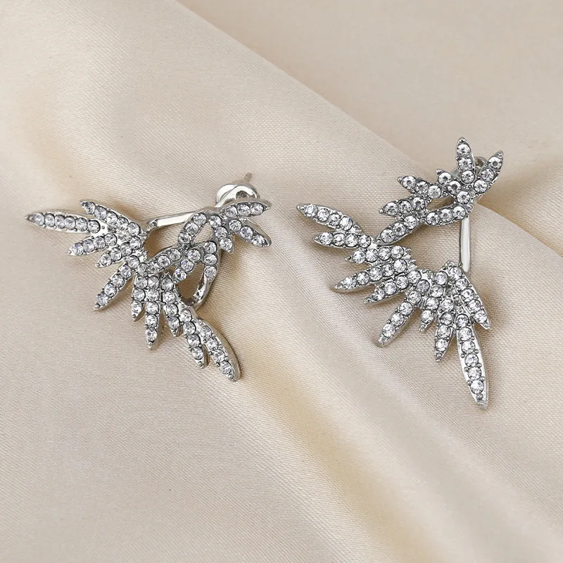 새로운 Angel Wing 여성용 Stud S925는 개인화되고 패셔너블한 깃털로 탈부착 가능한 디자인을 특징으로 합니다.