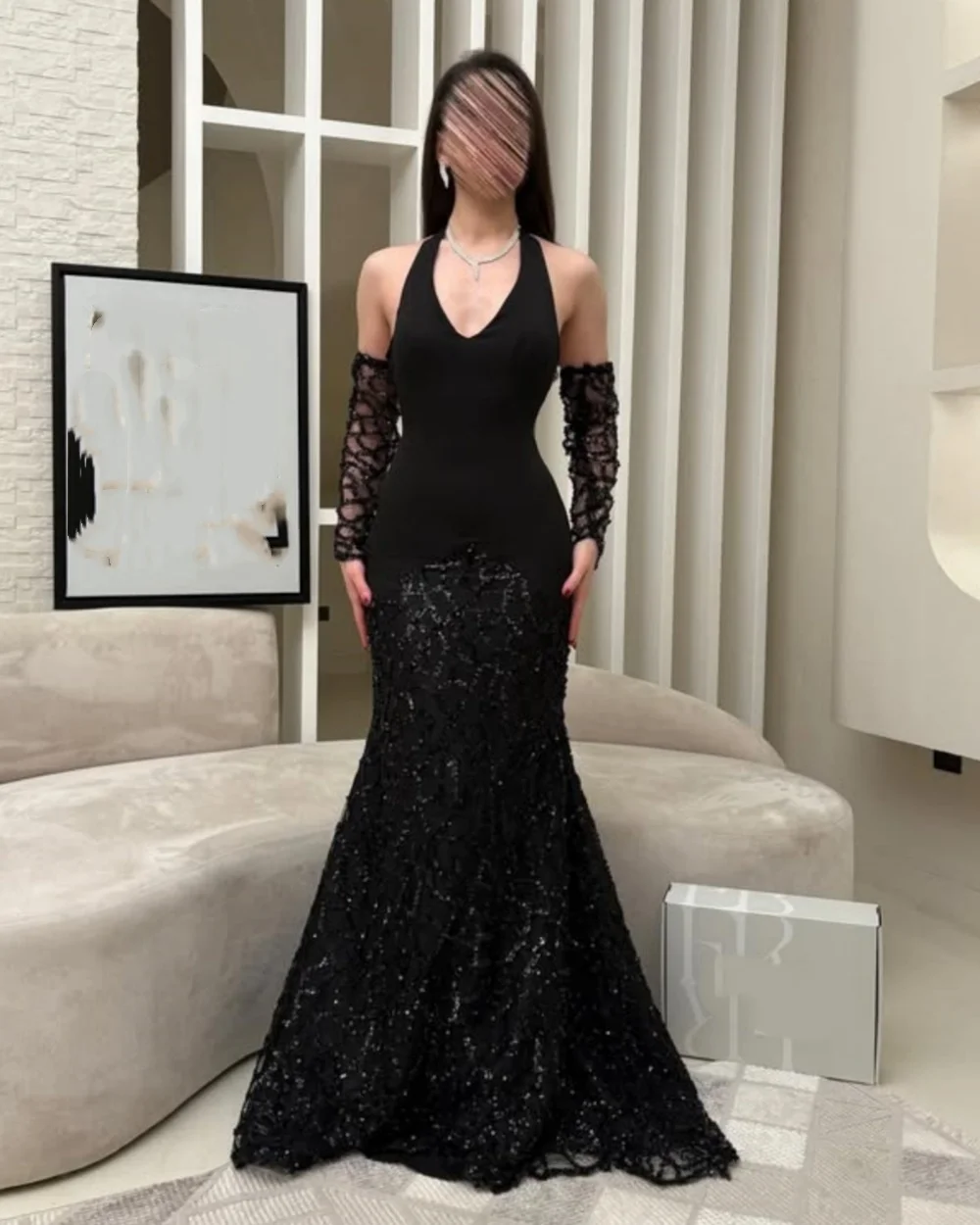 

Customized Exquisite Prom Dresses Halter Sleeveless Sequined Evening Dresses Modern Style Sexy Beading Floor-length Party Dress