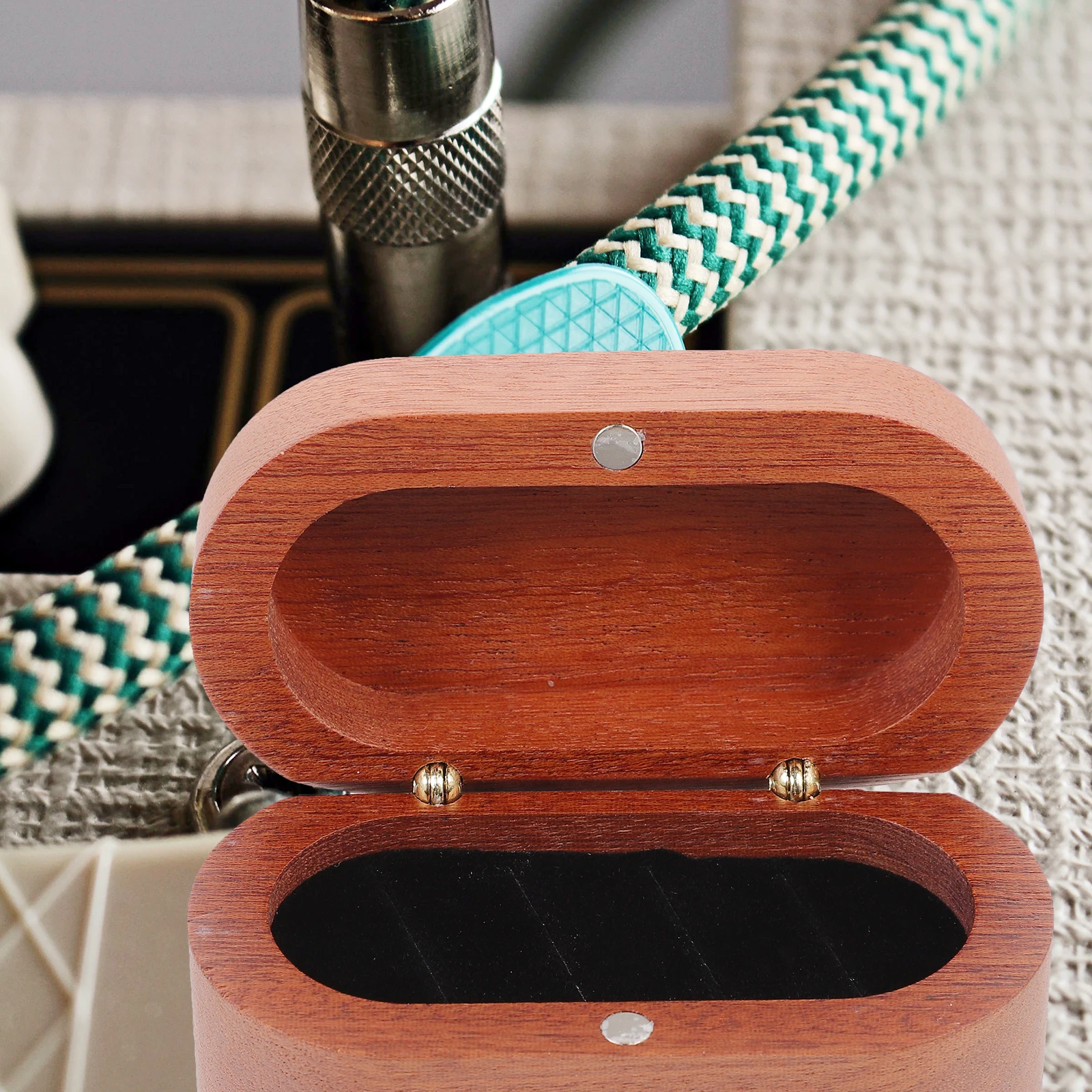 

Guitar Pick Case Wooden Storage ganizer Container Holder Smooth Finish Creative Design Long Use Guitar Accessories