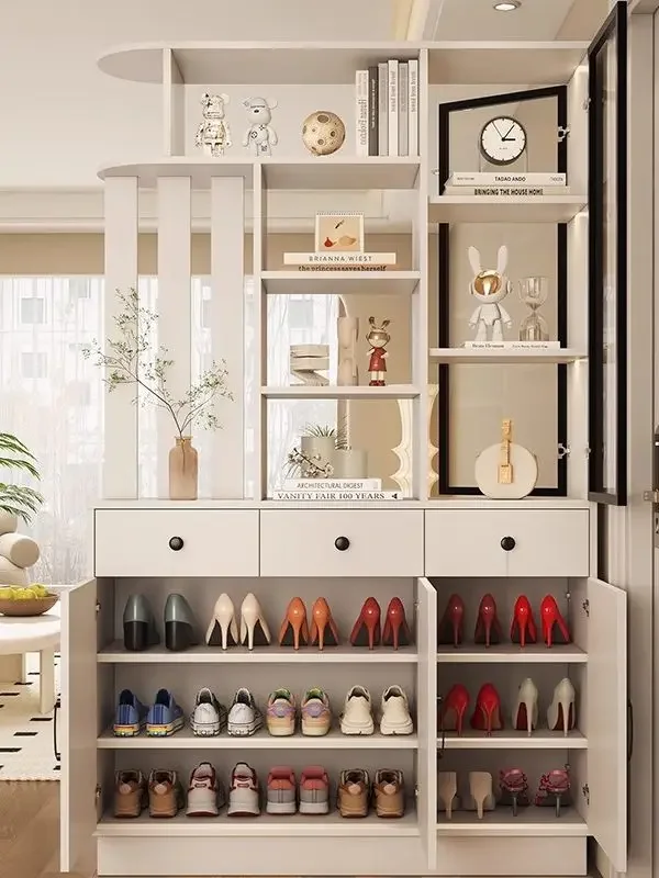 The entrance cabinet is opposite the door, double-sided glass partition screen, foyer cabinet, solid wood shoe cabinet, living r