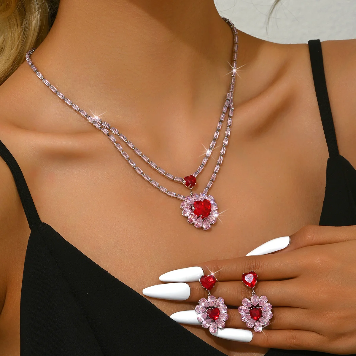 

Fashionable and luxurious pink heart-shaped zircon jewelry set for necklaces and earrings, suitable for all kinds of formal wear