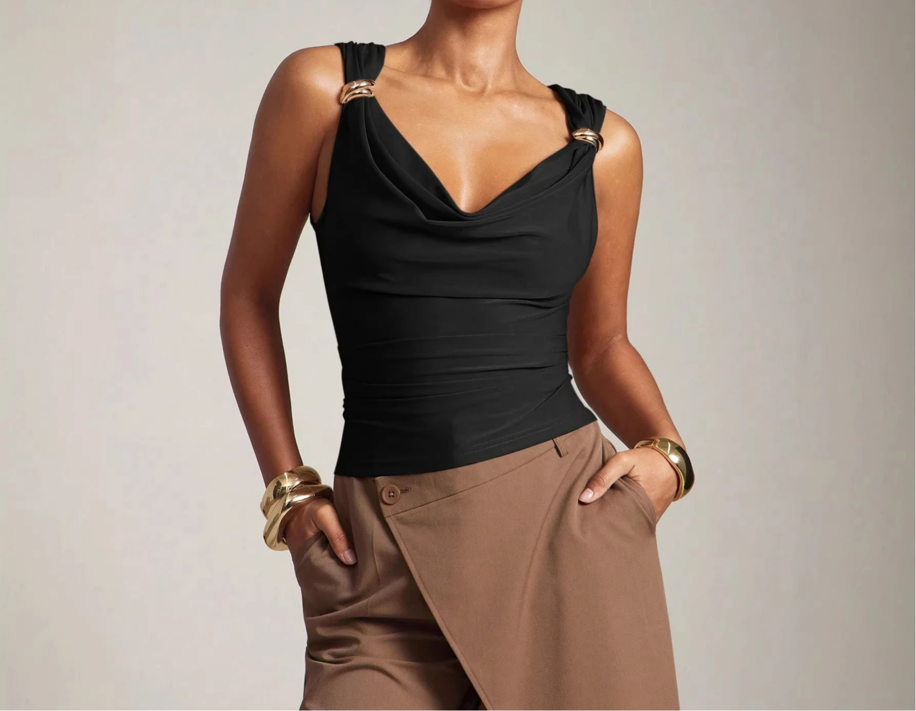 

2026 Summer New High-end Metal Buckle Neck Vest for Women Slim and Thin Side Pleated Sleeveless Top