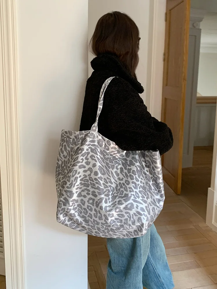 

Lazy Style Silver-white Leopard Print Shoulder Bag Canvas bag Casual Versatile Large-capacity Commuter Handbag Shopping Bag