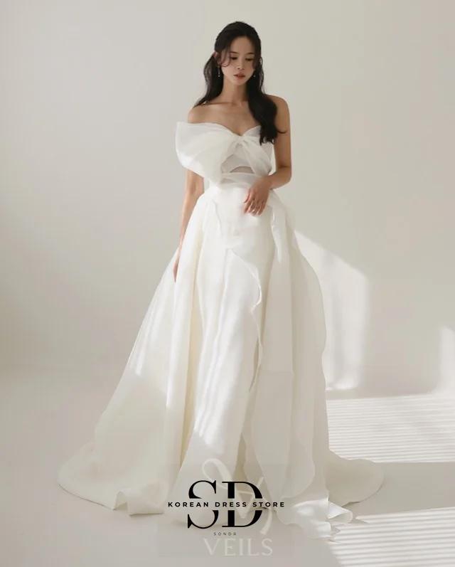 Sondr Корейские свадебные платья Современные без бретелек с бантом Индивидуальное вечернее платье Hi-Lo Шелковые свадебные платья из органзы
