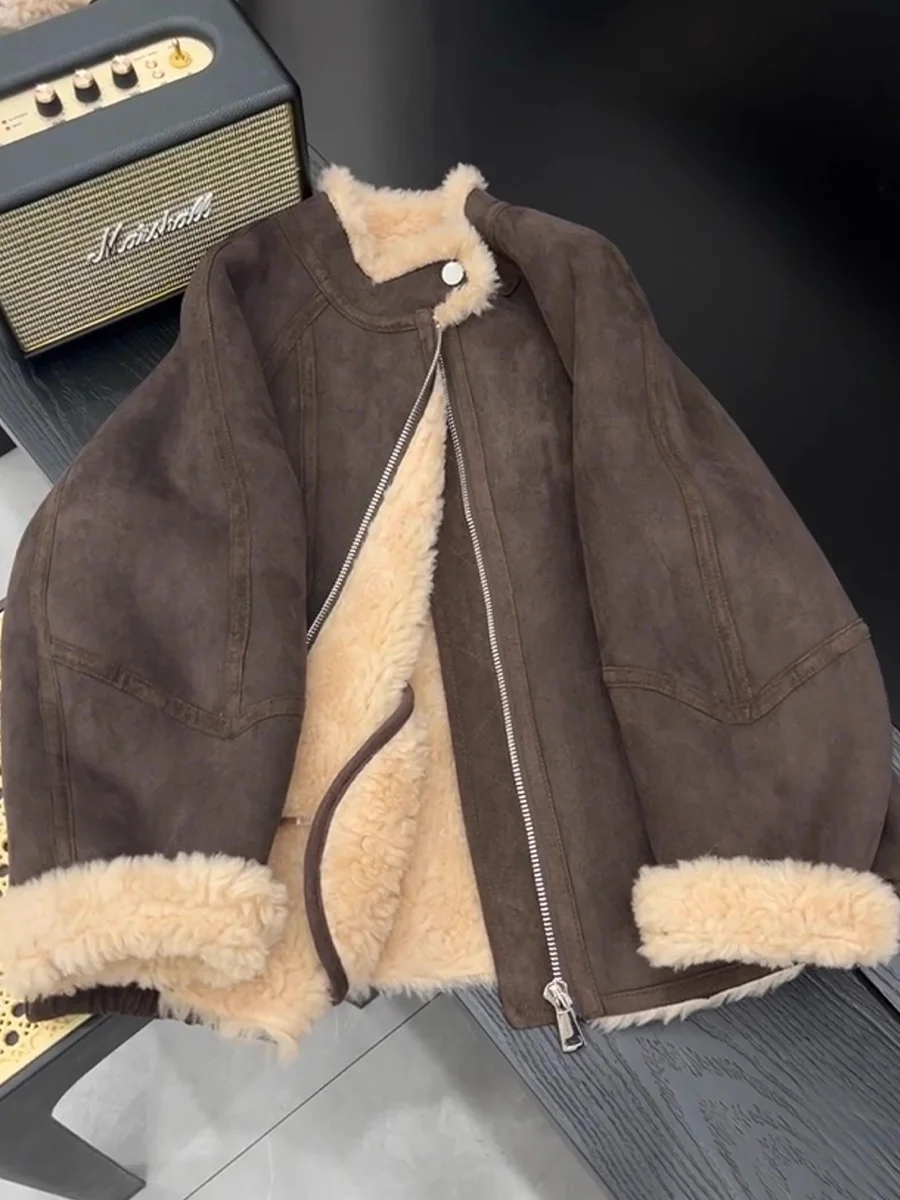 

Корейская короткая куртка из овечьей шерсти для женщин: новая популярная уникальная осенне-зимняя модная модель с внутренней хлопковой подкладкой, на молнии, удлиненная.