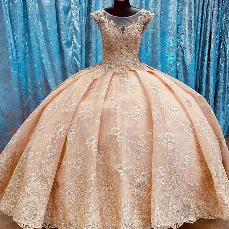 Angelsbrief luxo boné mangas quinceanera vestidos de baile com trem em camadas doce 16 menina festa formal vestido de baile