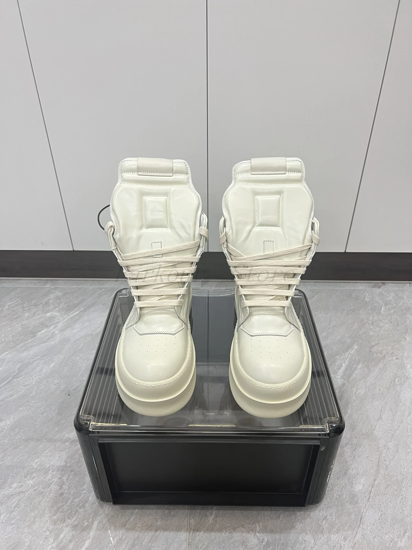 

Thick bottomed ivory white cowhide inverted triangle men's and women's new fashionable and durable classic soft boots Fashion