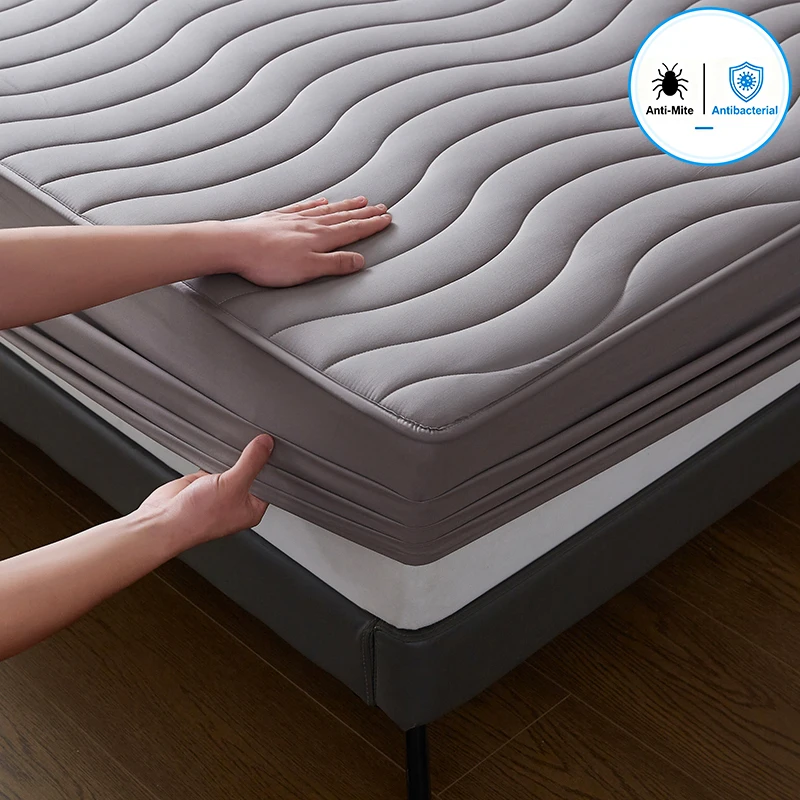 Premium Wavy‑Quilted Anti‑Bacterial Anti‑Mite Mattress Protector, Soft Breathable Mattress Cover with Deep Stretch‑Fit Pocket