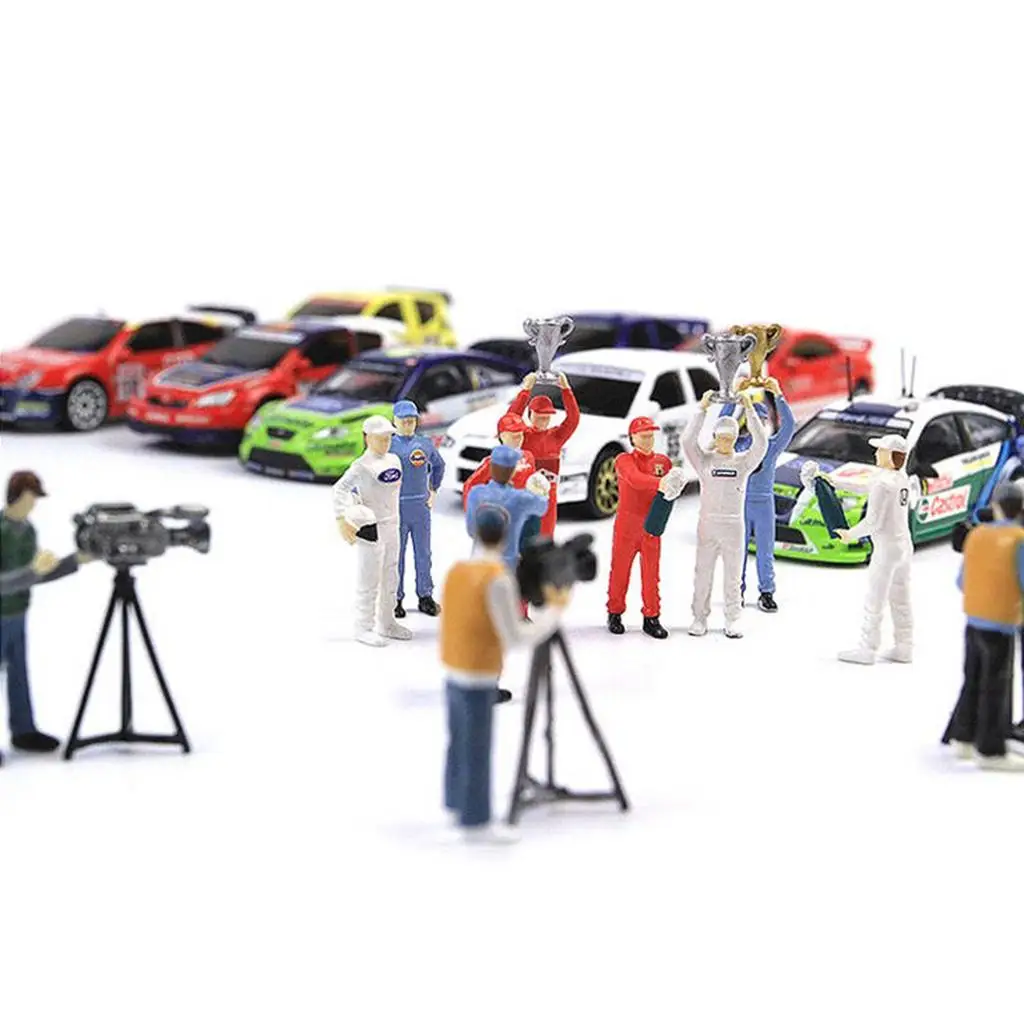 Conjunto de figuras e motorista de carro em miniatura, branco, conforme descrito