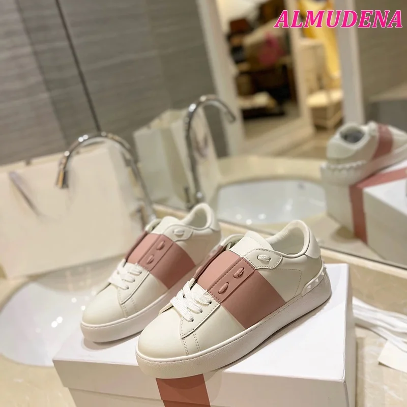 Women's 2024 New in Rockstud White Leather Sneakers Soft Lace up Flats Big Size Mixed Colors Luxury Designer Sports Shoes