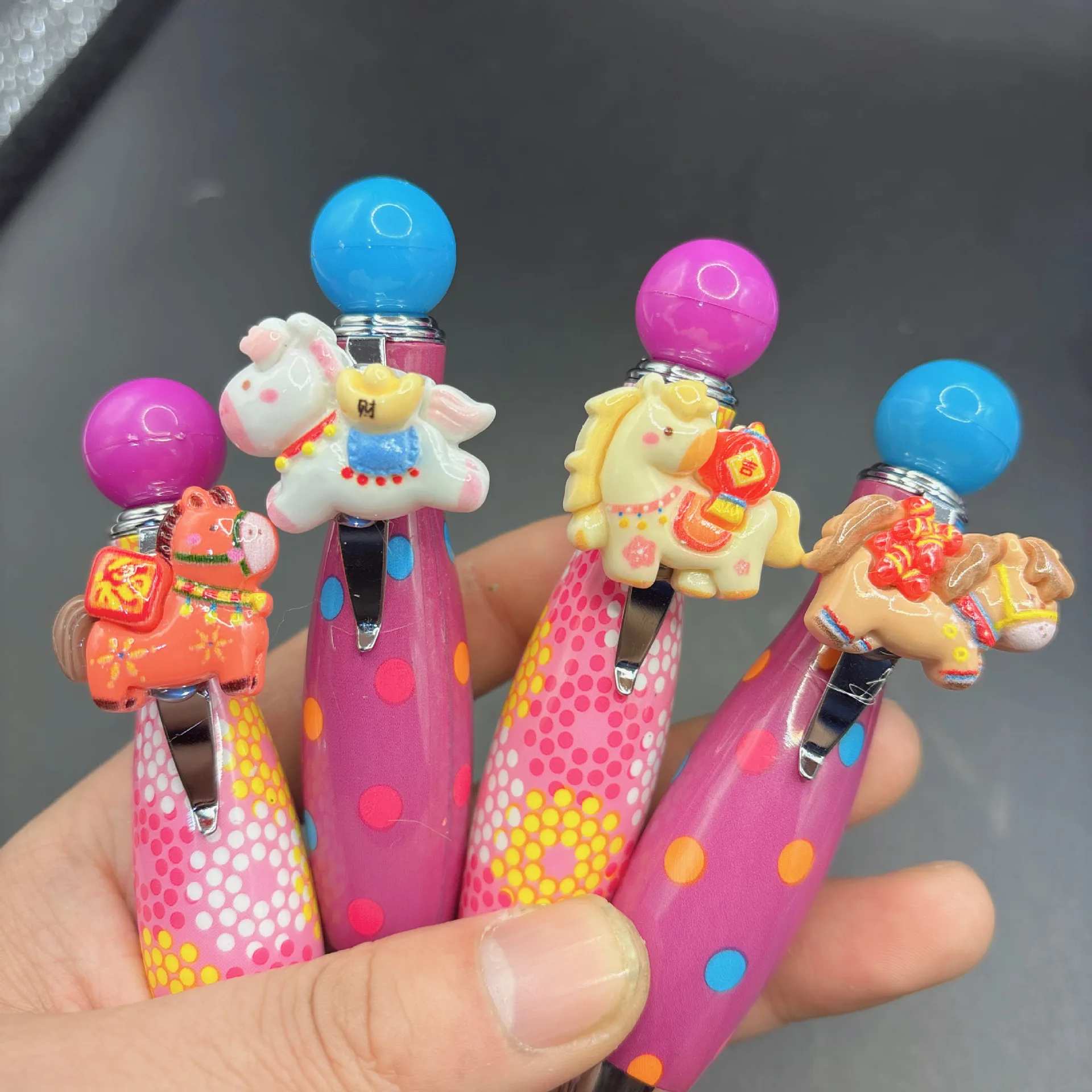 

Креативная канцелярская ручка-боллер с поворотным механизмом, 0.7 мм, для Нового года Лошади, милая толстая ручка для студентов, для ведения записей