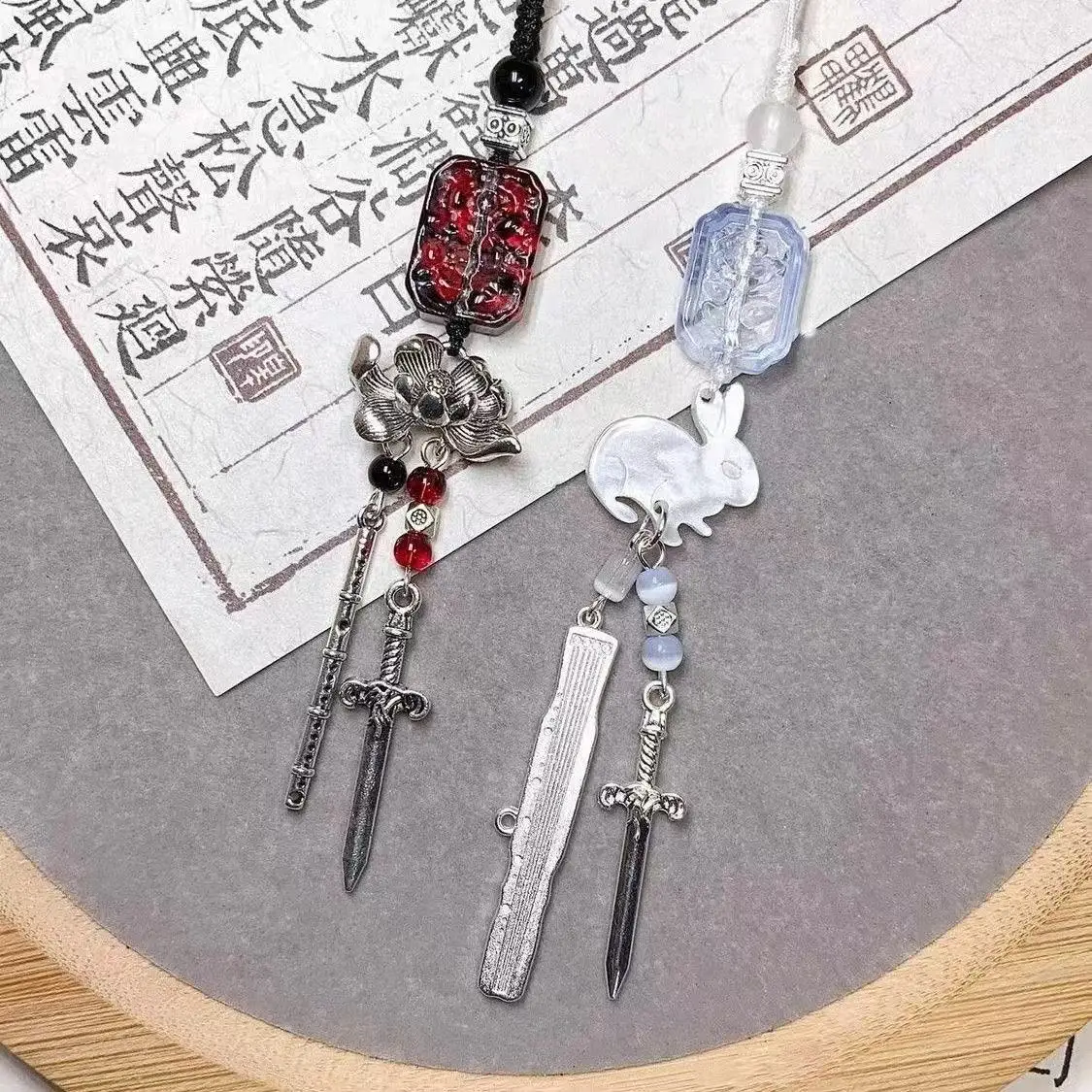 

2 PCS Mo Dao Zu Shi Mobile Phone Lanyard Pendant Tian Guan Ci Fu Hua Cheng Cartoon Key Chain Student Acrylic Keychains Toy Gift