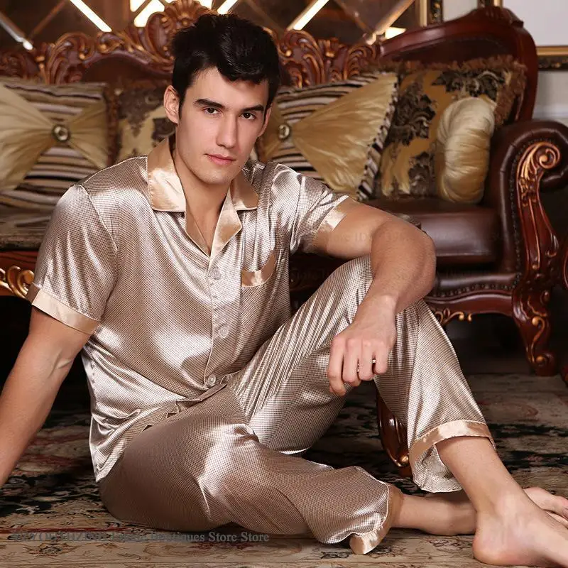 جديد الذكور منامة مجموعة Homewear طباعة قصيرة الأكمام بنطلون الدعاوى منامة حريري الساتان الرجال ملابس خاصة صالة ارتداء بيجامة فضفاضة
