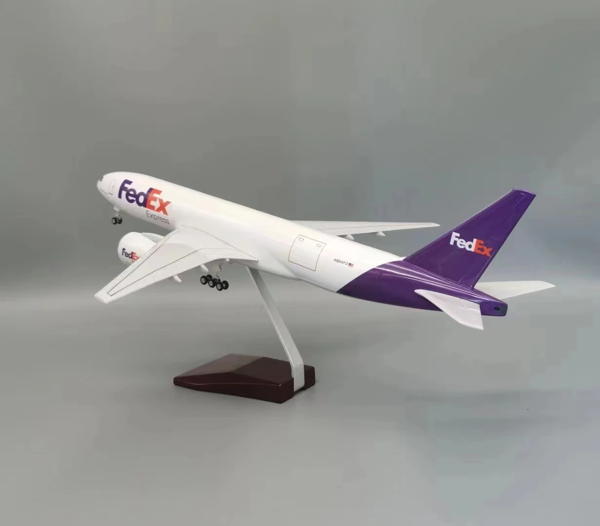 47CM 1/157 Scale 777 B777 Aircraft FedEx Cargo Airlines Model Toy With Wheel Landing Gear Plastic Resin Plane